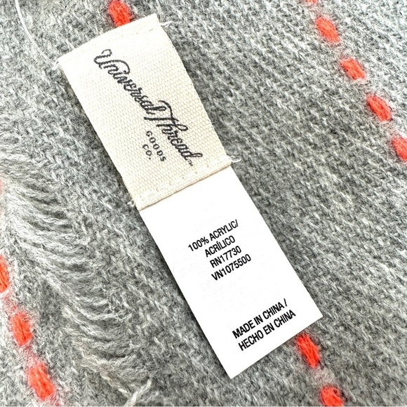 NWT Universal Thread Grey Oblong Scarf with Coral Colored Stripe - Picture 8 of 8